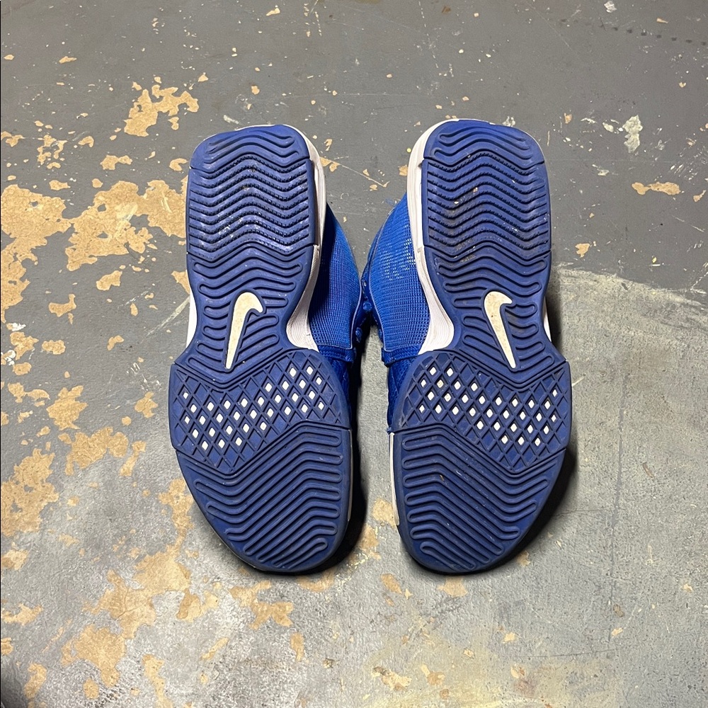 Basketball shoes - Picture 4 of 6